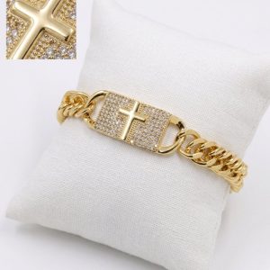 Pulsera-de-Eslabones-Gruesos-en-Oro-Laminado-con-Placa-de-Cruz-en-Circones